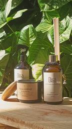 Kit Âmbar Trio – Água Aromática + Difusor de Varetas + Vela Aromática