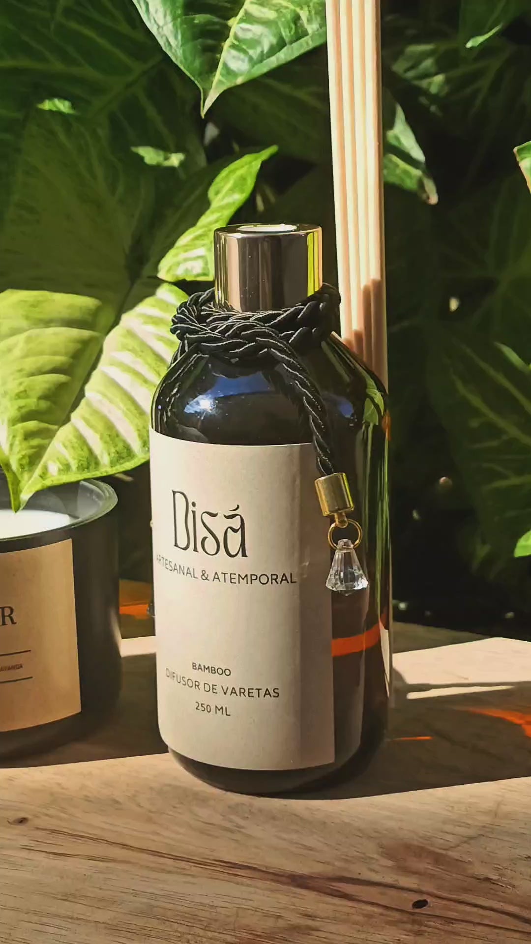 Kit Âmbar Trio – Água Aromática + Difusor de Varetas + Vela Aromática